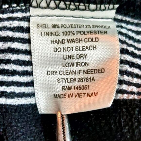 Monteau Los Angelas Sleeveless Top - Picture 4 of 4